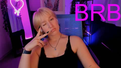 Snapshot of cinbellamy chatting on 09-22-25, 04:58 Cin Bellamy online show from 09-22-25, 04:58