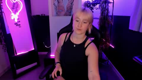 Snapshot of cinbellamy chatting on 09-23-25, 05:21 Cin Bellamy online show from 09-23-25, 05:21