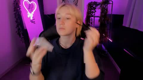 Snapshot of cinbellamy chatting on 09-30-25, 06:18 Cin Bellamy online show from 09-30-25, 06:18