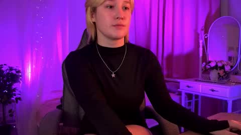 Snapshot of cinbellamy chatting on 10-29-25, 05:42 Cin Bellamy online show from 10-29-25, 05:42