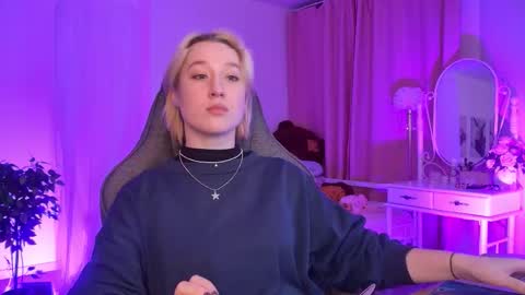 Snapshot of cinbellamy chatting on 01-07-26, 02:14 Cin Bellamy online show from 01-07-26, 02:14