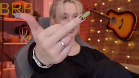 Snapshot of cinbellamy chatting on 01-09-26, 05:54 Cin Bellamy online show from 01-09-26, 05:54