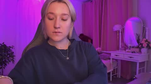 Snapshot of cinbellamy chatting on 01-11-26, 04:28 Cin Bellamy online show from 01-11-26, 04:28