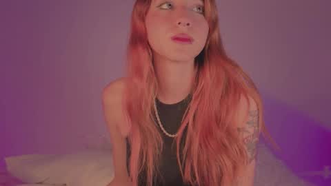 Snapshot of cinderella_lewis chatting on 12-23-25, 03:15 Sofi Eva and Mey online show from 12-23-25, 03:15