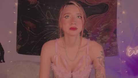 Snapshot of cinderella_lewis chatting on 02-08-26, 09:18 Sofi Eva and Mey online show from 02-08-26, 09:18