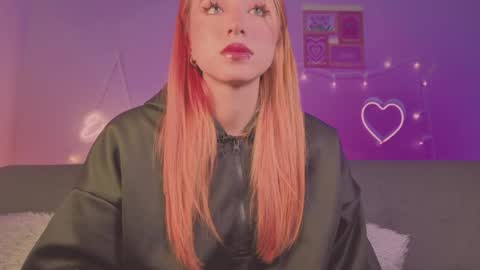 Snapshot of cinderella_lewis chatting on 04-05-26, 02:31 Sofi Eva and Mey online show from 04-05-26, 02:31