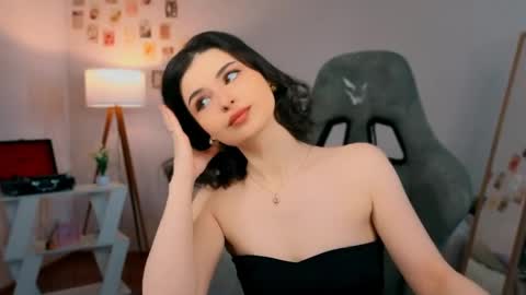 Snapshot of cindyclub_ chatting on 05-11-26, 03:23 Rebbeka online show from 05-11-26, 03:23
