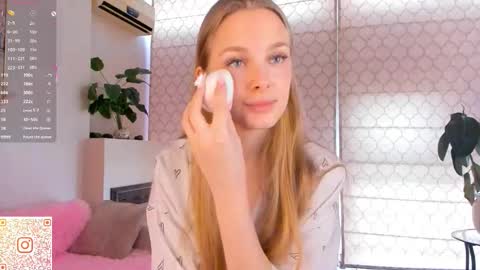 Snapshot of cindyreming chatting on 10-09-25, 06:11 Im Cindy online show from 10-09-25, 06:11