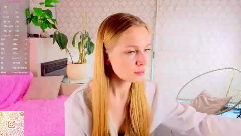 Snapshot of cindyreming chatting on 10-10-25, 06:23 Im Cindy online show from 10-10-25, 06:23