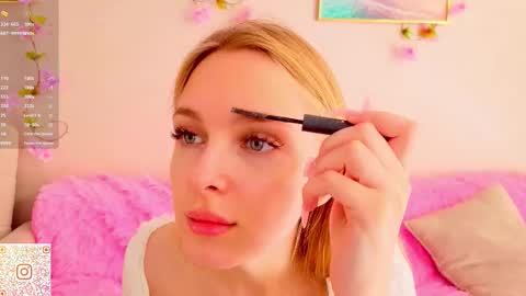 Snapshot of cindyreming chatting on 10-12-25, 06:56 Im Cindy online show from 10-12-25, 06:56