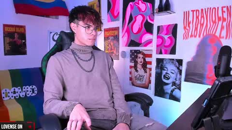 Snapshot of cinnamon_boyxxx chatting on 12-29-24, 04:59 David     Independent Model online show from 12-29-24, 04:59