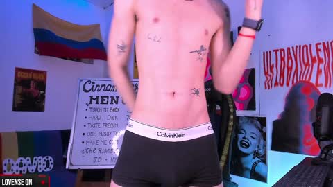 Snapshot of cinnamon_boyxxx chatting on 12-29-24, 08:00 David     Independent Model online show from 12-29-24, 08:00