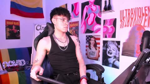 Snapshot of cinnamon_boyxxx chatting on 02-04-25, 04:59 David     Independent Model online show from 02-04-25, 04:59