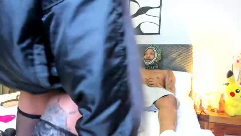 Snapshot of cinnamon_lips07 chatting on 10-11-25, 06:06 Indie online show from 10-11-25, 06:06