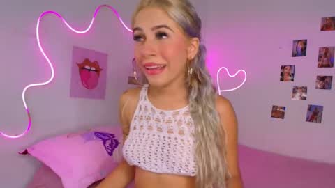 Snapshot of cinniaa_ chatting on 05-13-26, 03:42 cinniaa online show from 05-13-26, 03:42