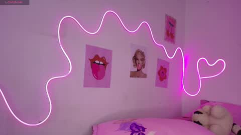 Snapshot of cinniaa_ chatting on 05-15-26, 03:02 cinniaa online show from 05-15-26, 03:02