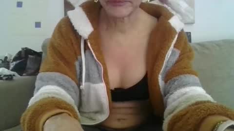 Snapshot of cinthia2525 chatting on 05-17-26, 09:38 cinthia2525 online show from 05-17-26, 09:38