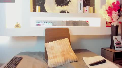 Cinthya  online show from 10-30-25, 12:17