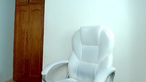 Cintia Hills online show from 12-24-24, 04:11