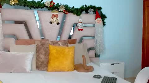 Cintia Hills online show from 12-28-24, 03:58