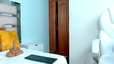 Cintia Hills online show from 01-17-25, 04:06