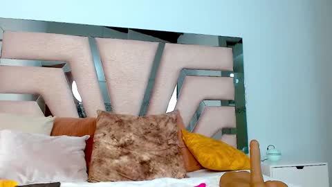 Cintia Hills online show from 01-21-25, 07:58