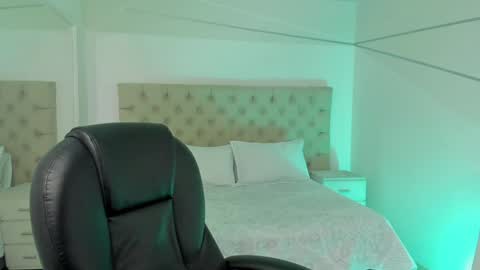 Snapshot of cintiacolins chatting on 12-13-24, 08:26 CintiaCollins online show from 12-13-24, 08:26