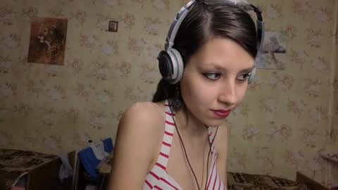 Snapshot of cirabonnet chatting on 10-30-25, 10:06 Lisa Salivan online show from 10-30-25, 10:06