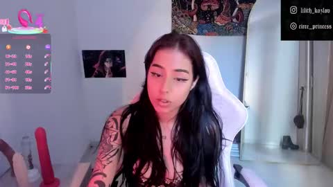 Paulina online show from 12-22-25, 09:34