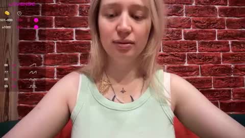 Snapshot of citrusblissss chatting on 12-17-25, 03:01 citrusblissss online show from 12-17-25, 03:01