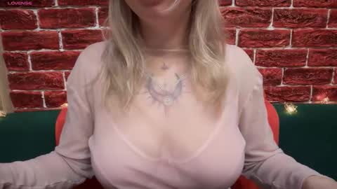 Snapshot of citrusblissss chatting on 12-18-25, 03:12 citrusblissss online show from 12-18-25, 03:12