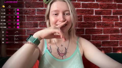 Snapshot of citrusblissss chatting on 12-19-25, 03:24 citrusblissss online show from 12-19-25, 03:24