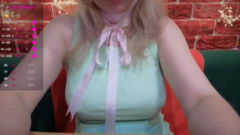 Snapshot of citrusblissss chatting on 12-22-25, 02:14 citrusblissss online show from 12-22-25, 02:14