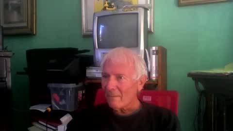 Snapshot of ciuk chatting on 11-13-25, 10:25 ciuk online show from 11-13-25, 10:25