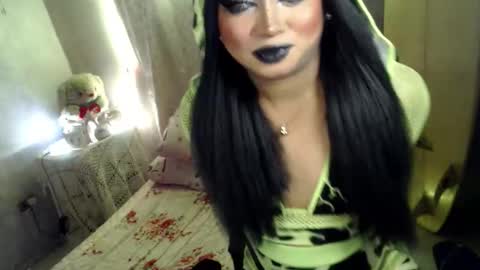 QUEEN CESS online show from 05-18-26, 04:57