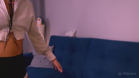 Claire online show from 11-08-25, 04:18