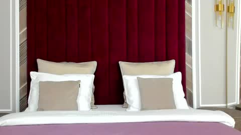 Claire online show from 04-19-26, 02:38