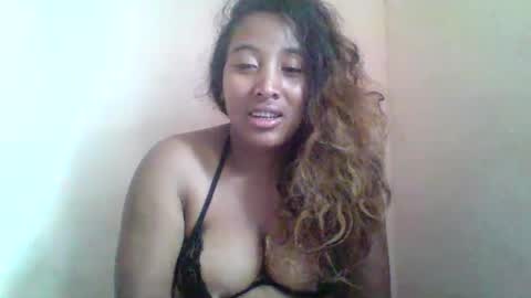 Clarah0123 online show from 03-10-25, 12:15