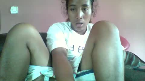 Snapshot of clarah0123 chatting on 12-22-25, 09:28 Clarah0123 online show from 12-22-25, 09:28