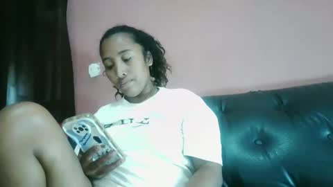 Clarah0123 online show from 06-01-26, 11:01