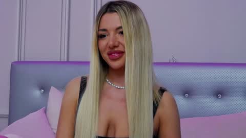 ClaraHazel online show from 01-05-25, 04:25