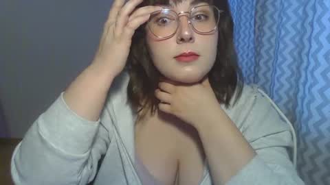 Snapshot of claralovely chatting on 06-14-26, 04:31 Clara online show from 06-14-26, 04:31