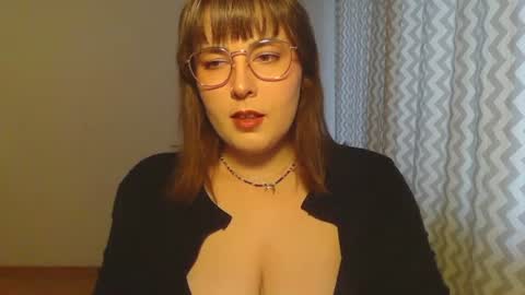 Snapshot of claralovely chatting on 06-17-26, 05:58 Clara online show from 06-17-26, 05:58