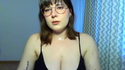 Snapshot of claralovely chatting on 06-26-26, 06:23 Clara online show from 06-26-26, 06:23