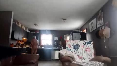 Snapshot of clarenceoyes722626 chatting on 03-22-26, 08:45 clarenceoyes722626 online show from 03-22-26, 08:45