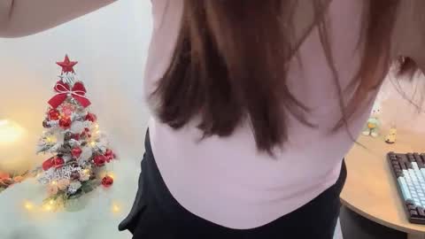 Snapshot of clari_yumi chatting on 12-18-25, 01:22 Clari online show from 12-18-25, 01:22