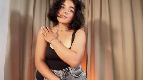 Snapshot of claricerose chatting on 11-25-25, 12:43 clarise online show from 11-25-25, 12:43