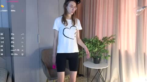 Sara online show from 05-25-26, 07:03