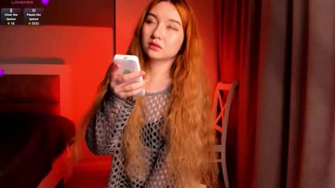 Snapshot of clarity_yumi chatting on 10-19-25, 02:56 Yumi online show from 10-19-25, 02:56