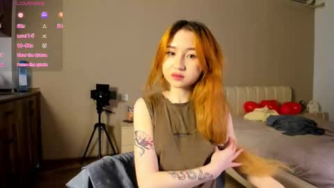 Snapshot of clarity_yumi chatting on 12-15-25, 02:54 Yumi online show from 12-15-25, 02:54